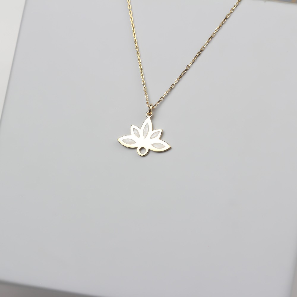 Glorria Gümüş Sedefli Lotus Kolye Glorria Gümüş Sedefli Lotus Kolye